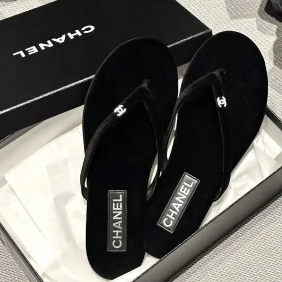 CHANEL Flip-flop sandals - Picture 2 of 6